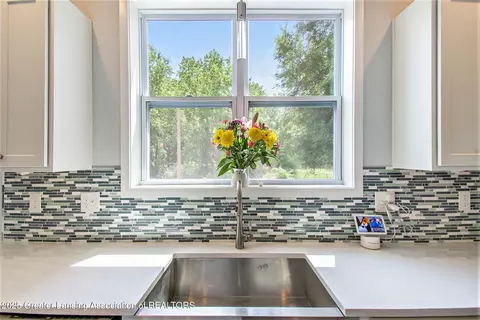 Kitchen - 2005 W Herbison Rd, Dewitt, MI 48820 photo 3 of 4