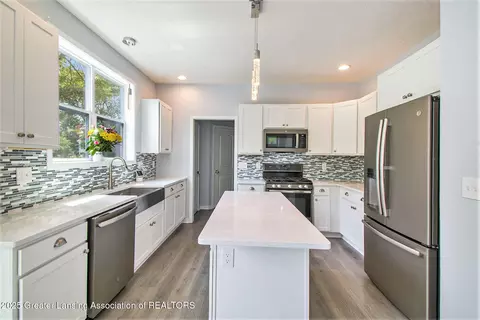 Kitchen - 2005 W Herbison Rd, Dewitt, MI 48820 photo 1 of 4