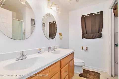 Bath - 6093 Anchor Cv, Dimondale, MI 48821 photo 2 of 3