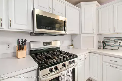 Kitchen - 6093 Anchor Cv, Dimondale, MI 48821 photo 2 of 3