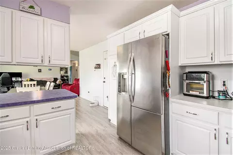 Kitchen - 6093 Anchor Cv, Dimondale, MI 48821 photo 1 of 3
