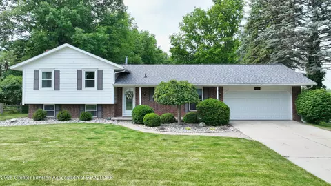 6916 Toboggan Ln, Lansing, MI 48917