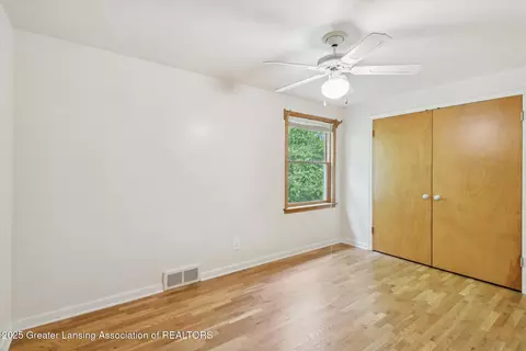 Bedroom - 718 Hogsback Rd, Mason, MI 48854 photo 7 of 10