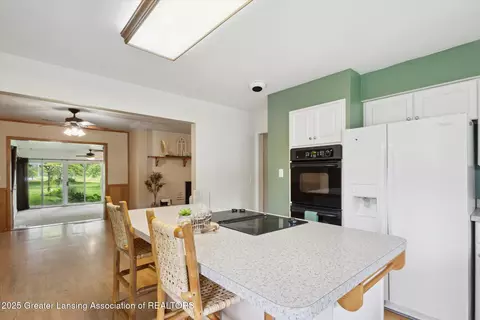 Kitchen - 718 Hogsback Rd, Mason, MI 48854 photo 4 of 4