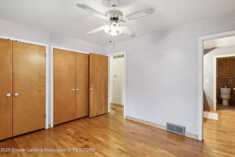 Bedroom - 718 Hogsback Rd, Mason, MI 48854 photo 2 of 10