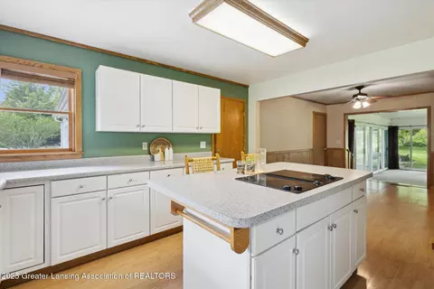 Kitchen - 718 Hogsback Rd, Mason, MI 48854 photo 3 of 4