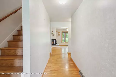 Entry Way - 718 Hogsback Rd, Mason, MI 48854 photo 2 of 2