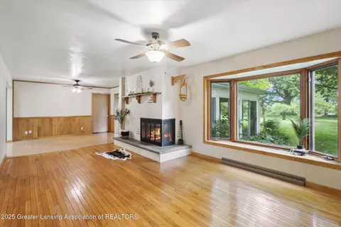 Living - 718 Hogsback Rd, Mason, MI 48854 photo 5 of 6