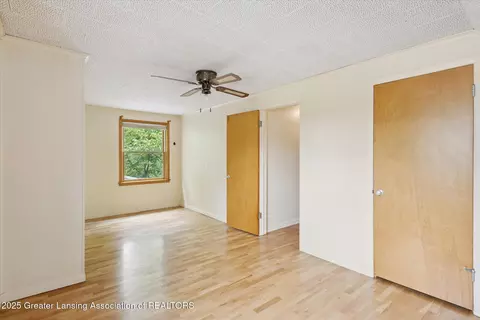 Bedroom - 718 Hogsback Rd, Mason, MI 48854 photo 5 of 10