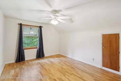 Bedroom - 718 Hogsback Rd, Mason, MI 48854 photo 9 of 10