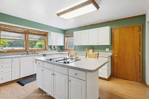 Kitchen - 718 Hogsback Rd, Mason, MI 48854 photo 2 of 4