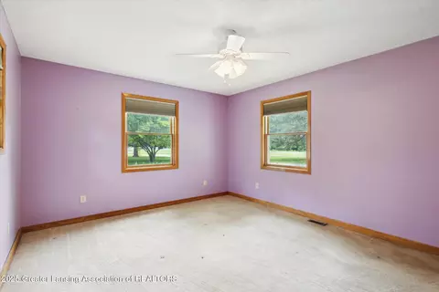 Bedroom - 718 Hogsback Rd, Mason, MI 48854 photo 3 of 10