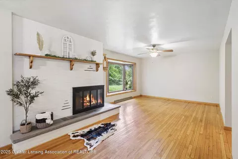 Living - 718 Hogsback Rd, Mason, MI 48854 photo 4 of 6