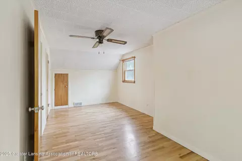 Bedroom - 718 Hogsback Rd, Mason, MI 48854 photo 6 of 10