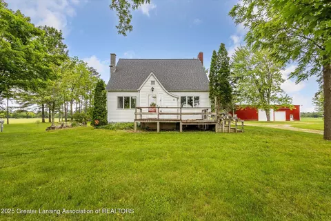 16544 S Chapin Rd, Elsie, MI 48831