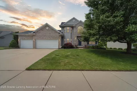 11195 Prestwick Dr, Lansing, MI 48917