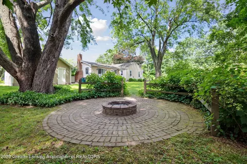 6244 Daft St, Lansing, MI 48911 photo 2