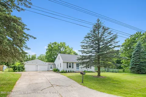 2805 Del Mar Dr, Okemos, MI 48864