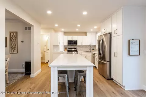 Kitchen - 5871 Green Rd, Haslett, MI 48840 photo 3 of 9