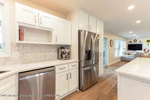 Kitchen - 5871 Green Rd, Haslett, MI 48840 photo 8 of 9
