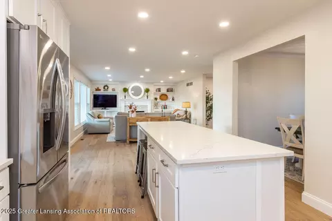 Kitchen - 5871 Green Rd, Haslett, MI 48840 photo 7 of 9