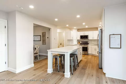 Kitchen - 5871 Green Rd, Haslett, MI 48840 photo 2 of 9