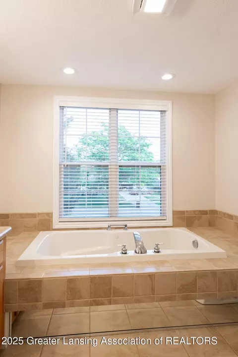 Bath - 5871 Green Rd, Haslett, MI 48840 photo 3 of 8