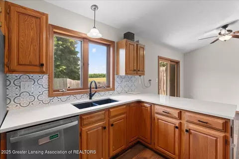 1313 W Alward Rd, Dewitt, MI 48820 photo 10