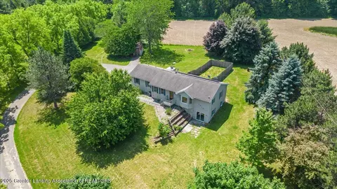 1313 W Alward Rd, Dewitt, MI 48820