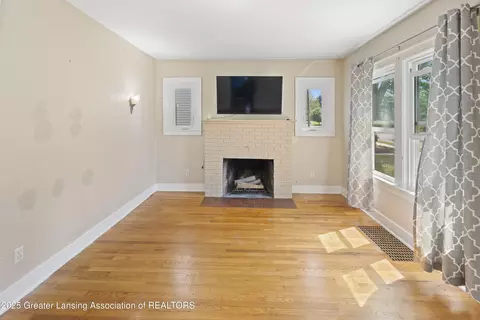 Living - 2335 Harding Ave, Lansing, MI 48910 photo 2 of 5