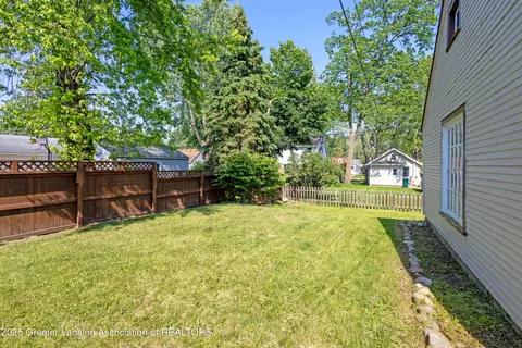 Exterior - 2335 Harding Ave, Lansing, MI 48910 photo 5 of 10