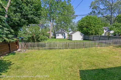 Exterior - 2335 Harding Ave, Lansing, MI 48910 photo 6 of 10