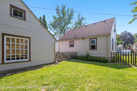 Exterior - 2335 Harding Ave, Lansing, MI 48910 photo 8 of 10