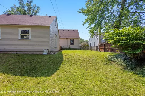 Exterior - 2335 Harding Ave, Lansing, MI 48910 photo 7 of 10