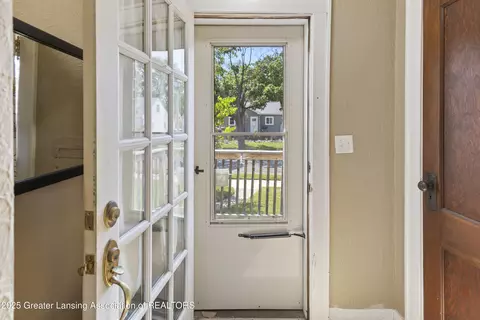 Entry Way - 2335 Harding Ave, Lansing, MI 48910 photo 1 of 9