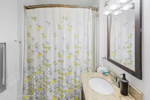 Bath - 2335 Harding Ave, Lansing, MI 48910 photo 1 of 4