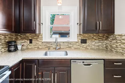 Kitchen - 2335 Harding Ave, Lansing, MI 48910 photo 4 of 4