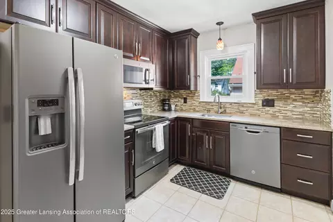 Kitchen - 2335 Harding Ave, Lansing, MI 48910 photo 1 of 4