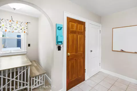 Entry Way - 2335 Harding Ave, Lansing, MI 48910 photo 7 of 9