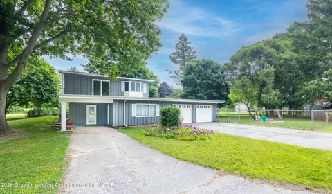 647 Ridgeview Dr, Corunna, MI 48817