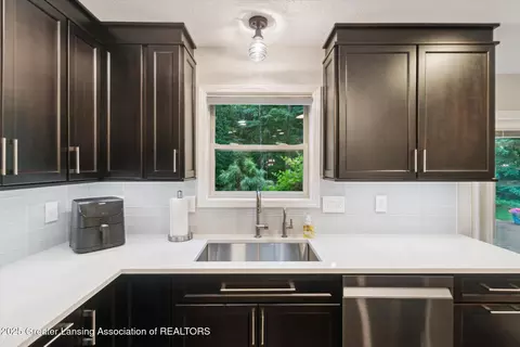 3901 W Howe Rd, Dewitt, MI 48820 photo 17