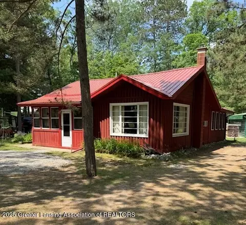 5947 James St, Oscoda, MI 48750