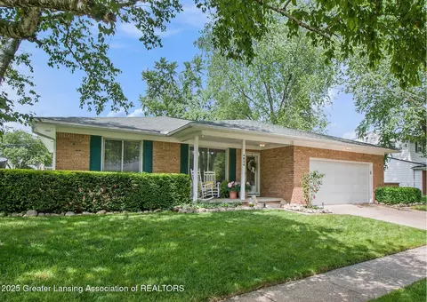 4624 Meaford St, Lansing, MI 48917