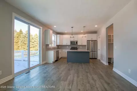 616 Magenta Ct, Haslett, MI 48840 photo 4