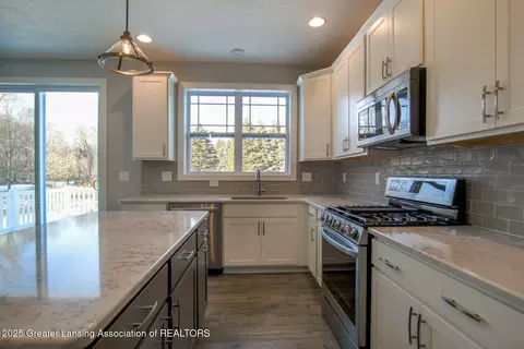616 Magenta Ct, Haslett, MI 48840 photo 5