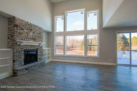 616 Magenta Ct, Haslett, MI 48840 photo 2