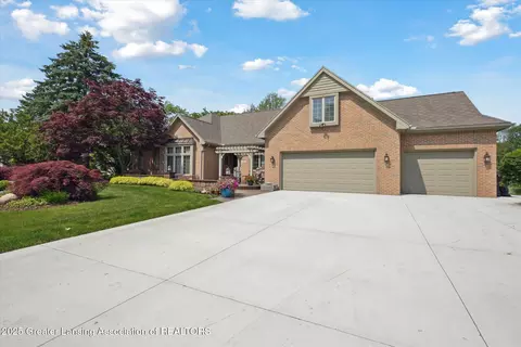 502 W Spring Meadows Ln, Dewitt, MI 48820 photo 2