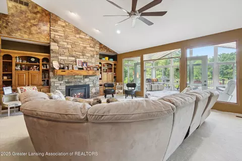 502 W Spring Meadows Ln, Dewitt, MI 48820 photo 7