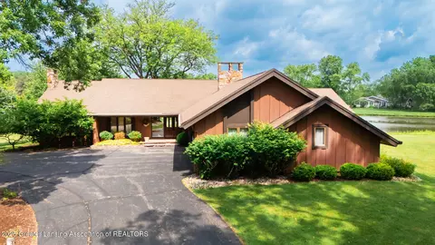 280 Winterberry Ln, Okemos, MI 48864