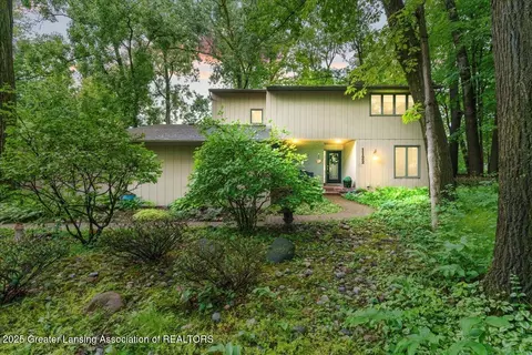 1122 Farwood Dr, East Lansing, MI 48823